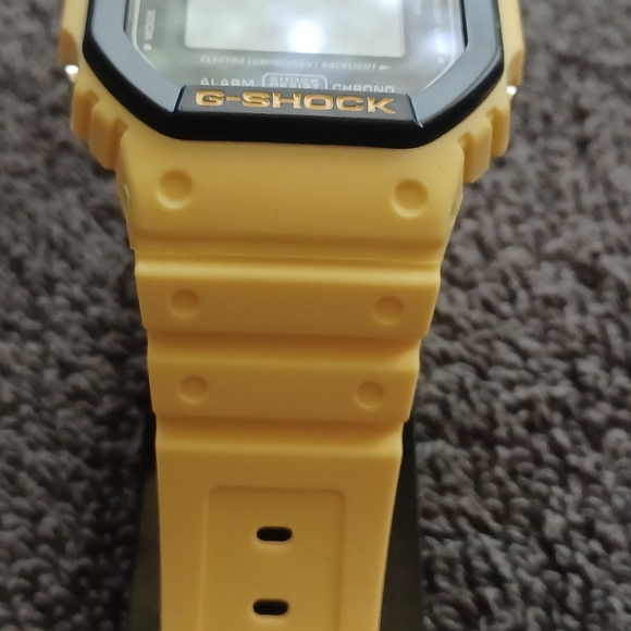 💥SOLD💥CASIO G-SHOCK DW5600WB - Picture 4 of 10